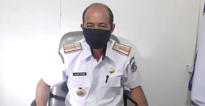 Kepala Dinas Sosial (Kadinsos) Mubar, La Ode Takari