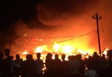 Tujuh Ruko di Dekat Jembatan Teluk Kendari Hangus Dilalap Api Tujuh Ruko di Dekat Jembatan Teluk Kendari Hangus Dilalap Api