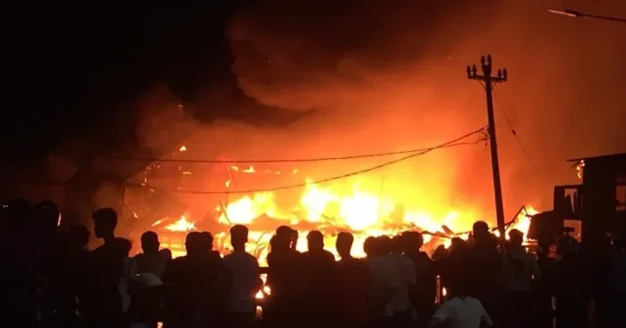 Tujuh Ruko di Dekat Jembatan Teluk Kendari Hangus Dilalap Api