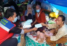 Pertamina Bagikan Masker untuk Pengungsi di Mamuju dan Majene Pertamina Bagikan Masker untuk Pengungsi di Mamuju dan Majene