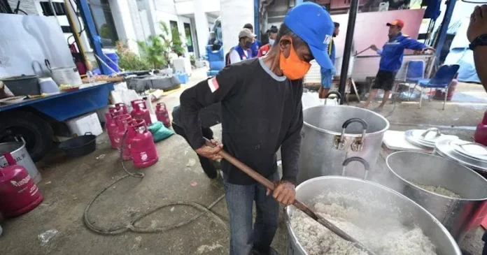 Pertamina Bagikan Bright Gas Secara Reguler di 41 Dapur Umum di Sulbar