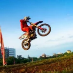 Inilah Riding Gear yang Tepat Saat Berkendara Off Road Ilustrasi Off Road