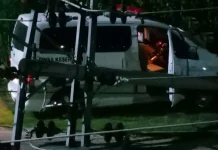 Mobil Ambulans Hantam Tiang Listrik di Depan Gedung DPRD Kendari Mobil Ambulans Hantam Tiang Listrik di Depan Gedung DPRD Kendari