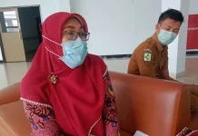 Laboratorium BLUD RS Konawe Raih Penghargaan Penanggungjawab Laboratorium BLUD RS Konawe, dr. Uci Najmia