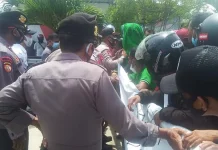 Buruh Pelabuhan Tolak Pemindahan Terminal Kapal Kayu Wawonii Buruh Pelabuhan Tolak Pemindahan Terminal Kapal Kayu Wawonii