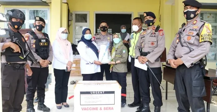 Pemprov Sultra Akhirnya Distribusikan Vaksin Covid-19 ke Seluruh Kabupaten dan Kota