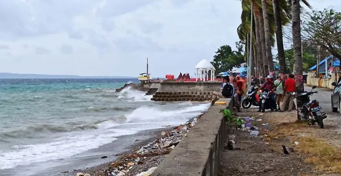 Cuaca Ekstrem dan Gelombang Tinggi, Nelayan di Busel Diimbau Tak Melaut