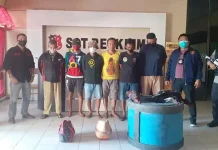 Polisi Gerebek Sabung Ayam di Kendari, Pelaku dan 9 Ekor Ayam Diamankan Polisi Gerebek Sabung Ayam di Kendari, Pelaku dan 9 Ekor Ayam Diamankan