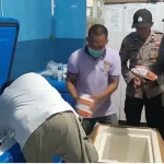 Cerita Polisi Sawerigadi yang Jaga Vaksin Corona 24 Jam Cerita Polisi Sawerigadi yang Jaga Vaksin Corona 24 Jam