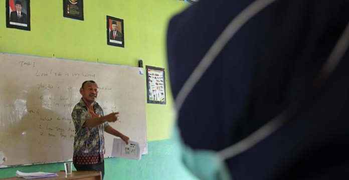 Kendala Jaringan, SMPN 21 Kendari Tetap Belajar Tatap Muka