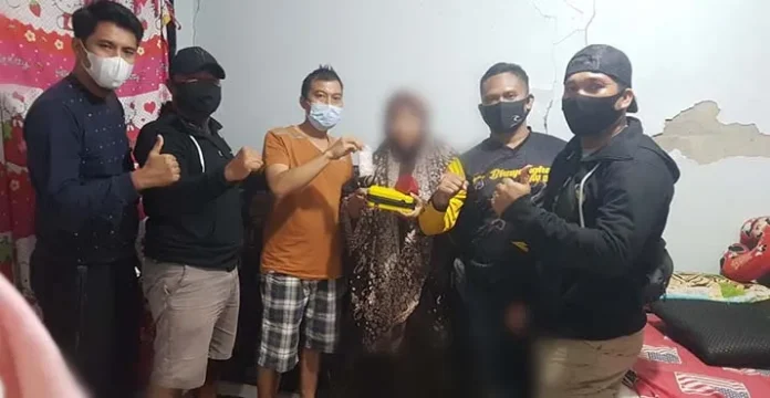 Simpan Sabu 52,4 Gram, Ibu Rumah Tangga di Kolaka Dibekuk