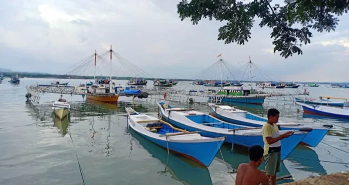 nelayan kendari Angin Kencang, Tangkapan Ikan Nelayan Berkurang