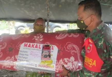 Pangdam Hasanuddin Berbagi dengan Korban Banjir di Kolut Pangdam Hasanuddin Berbagi dengan Korban Banjir di Kolut
