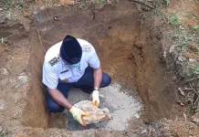Pemkab Mubar Bantu Pembangunan Masjid di Desa Marobea Pemkab Mubar Bantu Pembangunan Masjid di Desa Marobea
