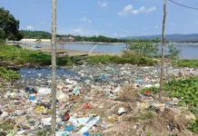 Sampah Plastik Tertumpuk, Warga Sambuli Keluhkan Mobil Pengangkut Sampah Plastik Tertumpuk, Warga Sambuli Keluhkan Mobil Pengangkut