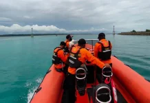 Tim SAR Lakukan Pencarian Nelayan Hilang di Perairan Lasalimu Buton Tim SAR Lakukan Pencarian Nelayan Hilang di Perairan Lasalimu Buton