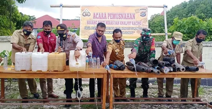 Polsek Siompu Musnahkan Ratusan Liter Miras Tradisional
