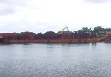 Warga Bombana Ungkap Fakta Kapal Tongkang yang Diamankan Lanal Kendari Warga Bombana Ungkap Fakta Kapal Tongkang yang Diamankan Lanal Kendari