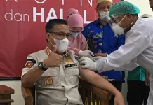 Usai Disuntik Vaksin, Wali Kota Sulkarnain Diminta Istirahat 30 Menit Iklan ZonasultraUsai Disuntik Vaksin, Wali Kota Sulkarnain Diminta Istirahat 30 Menit