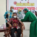 Sulkarnain Terima Suntikan Vaksin Kedua, Masyarakat Diminta Tidak Takut Sulkarnain Terima Suntikan Vaksin Kedua, Masyarakat Diminta Tidak Takut
