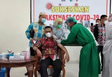 Sulkarnain Terima Suntikan Vaksin Kedua, Masyarakat Diminta Tidak Takut Sulkarnain Terima Suntikan Vaksin Kedua, Masyarakat Diminta Tidak Takut