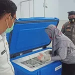 1.520 Dosis Vaksin Covid-19 Tiba di Busel, Bupati dan Ketua DPRD Divaksin Perdana 1.520 Dosis Vaksin Covid-19 Tiba di Busel, Bupati dan Ketua DPRD Divaksin Perdana