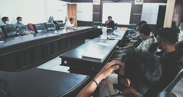 Dugaan Kasus Plagiat Rektor UHO Kembali Disuarakan di DPRD Sultra