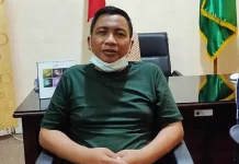 2 Masjid di Sultra Dapat Bantuan dari Kemenag, Masing-masing Rp20 Juta Kepala Kantor Wilayah (Kanwil) Kementerian Agama (Kemeneg) Kota Kendari Zainal Mustamin