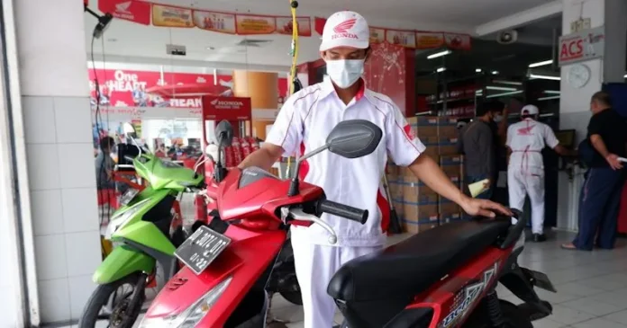 ahass AHASS Beri Servis Gratis di Area Kalubibing dan Kantor Bupati Sulbar