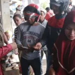 Bupati Buton Kembali Bagikan 3.000 Masker Gratis ke Masyarakat Bupati Buton Kembali Bagikan 3.000 Masker Gratis ke Masyarakat
