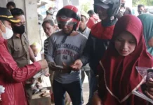 Bupati Buton Kembali Bagikan 3.000 Masker Gratis ke Masyarakat Bupati Buton Kembali Bagikan 3.000 Masker Gratis ke Masyarakat