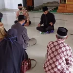 Tahanan Polres Bombana Ini Nikahi Kekasihnya di Kantor Polisi Tahanan Polres Bombana Ini Nikahi Kekasihnya di Kantor Polisi