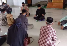 Tahanan Polres Bombana Ini Nikahi Kekasihnya di Kantor Polisi Tahanan Polres Bombana Ini Nikahi Kekasihnya di Kantor Polisi