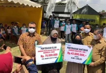 Wali Kota Kendari Serahkan Klaim BPJAMSOSTEK ke Keluarga Nelayan Wali Kota Kendari Serahkan Klaim BPJAMSOSTEK ke Keluarga Nelayan