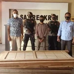 Polres Kendari Tangkap Pelaku Pencurian Spesialis Daun Pintu Polres Kendari Tangkap Pelaku Pencurian Spesialis Daun Pintu