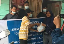 GJP Serahkan 383 Paket Sembako ke Lansia Terdampak Covid-19 di Gunung Jati GJP Serahkan 383 Paket Sembako ke Lansia Terdampak Covid-19 di Gunung Jati