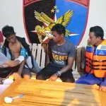 Dihantam Ombak, Dua Orang Selamat dari Kecelakaan Kapal di Buteng Dihantam Ombak, Dua Orang Selamat dari Kecelakaan Kapal di Buteng