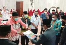 Rusman-Bachrun Resmi Ditetapkan Jadi Pasangan Bupati Muna Terpilih Rusman-Bachrun Resmi Ditetapkan Jadi Pasangan Bupati Muna Terpilih