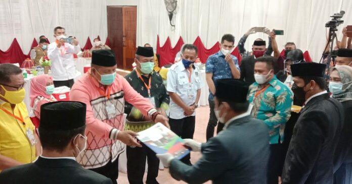 Rusman-Bachrun Resmi Ditetapkan Jadi Pasangan Bupati Muna Terpilih