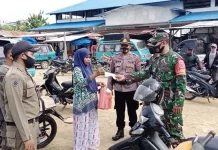 Cegah Penyebaran Covid-19, Polsek Kusambi Bagikan Masker Gratis Cegah Penyebaran Covid-19, Polsek Kusambi Bagikan Masker Gratis