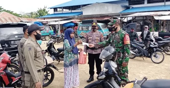 operasiyustisimubar Cegah Penyebaran Covid-19, Polsek Kusambi Bagikan Masker Gratis