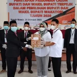 KPU Tetapkan Haliana-Ilmiati Sebagai Bupati dan Wabup Wakatobi Terpilih KPU Tetapkan Haliana-Ilmiati Sebagai Bupati dan Wabup Wakatobi Terpilih
