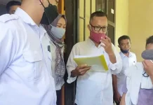 Masyarakat dan Mahasiswa Berdemonstrasi Tolak Ritel Modern di Konut Masyarakat dan Mahasiswa Berdemonstrasi Tolak Ritel Modern di Konut