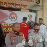 Polres Kendari Tangkap Pengedar Sabu Seberat Satu Kilogram Polres Kendari Tangkap Pengedar Sabu Seberat Satu Kilogram