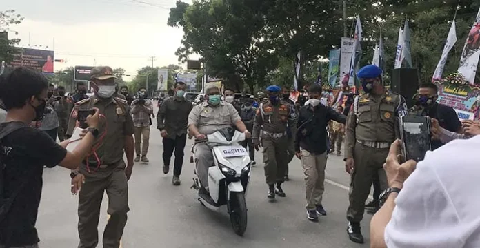 Ali Mazi Hingga Pangdam Hasanuddin Test Drive Motor Listrik Gesits