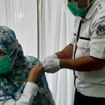 Tenaga Kesehatan Muna Barat Mulai Disuntik Vaksin Tenaga Kesehatan Muna Barat Mulai Disuntik Vaksin