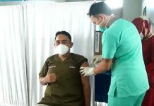 15 Orang Nakes RSUD Mubar Ikut Vaksinasi 15 Orang Nakes RSUD Mubar Ikut Vaksinasi