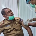 6 Pejabat Pemkab Mubar Terima Vaksin Covid-19 Kedua 6 Pejabat Pemkab Mubar Terima Vaksin Covid-19 Kedua