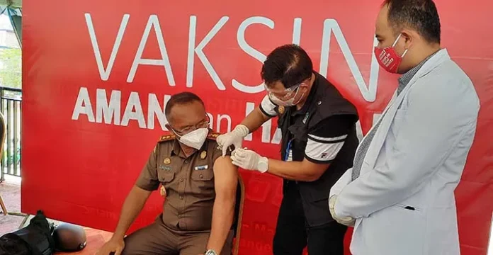 10 Pejabat Publik di Kolut Jalani Suntik Vaksin Covid-19