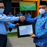 Taat Lapor SPT, Bupati Mubar Terima Penghargaan dari Ditjen Pajak Taat Lapor SPT, Bupati Mubar Terima Penghargaan dari Ditjen Pajak